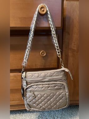 NWOT BC GOLD PUFFER BAG W/WRAPPED HANDLE